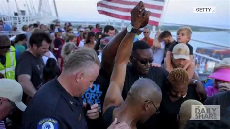 Thousands Form A Unity Chain For Charleston Shooting Victims Youtube