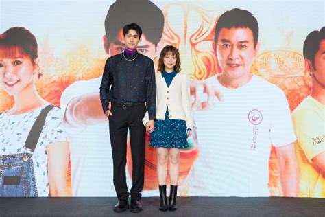 신의 탑、英:tower of god）は、siuによる韓国のウェブトゥーン。『naver webtoon』にて2010年6月30日から連載中。 《神之鄉》謝怡芬瞞孕事拍戲 王彩樺竟動神像頭髮主意?!｜四季線上4gTV