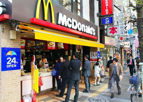 They Serve What What Global Restaurant Chains Do Differently In Japan