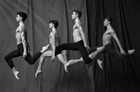 Les Danseurs Les Hommes Du Ballet De Paris Photographi S Par Matthew Brookes Image