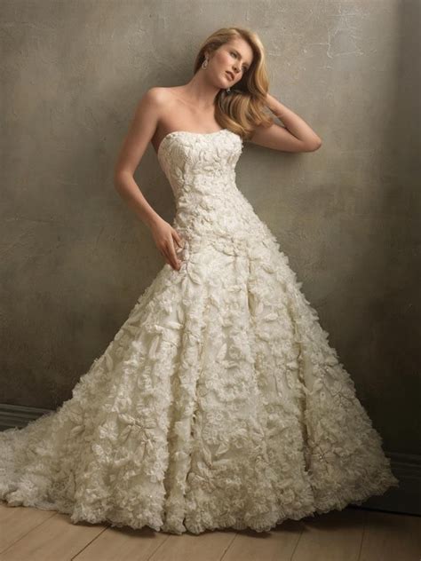 Strapless Ruffled Vintage Wedding Gown Pictures Photos