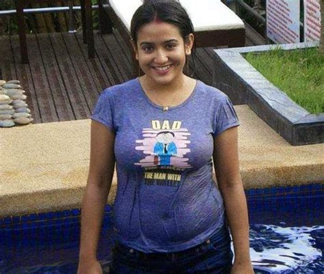 Indian Desi Beautiful Housewife Bathing New Photos Dad Ties Hot Women