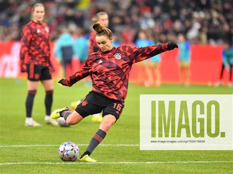 Lina Magull Fc Bayern M Nchen In Aktion Beim Uefa Womens Champions League Spiel Fc Bayern M N