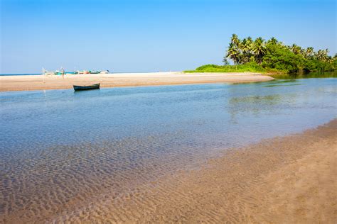 Mandrem Beach North Goa How To Reach Best Time And Tips