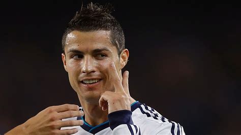 Ronaldo Scores Real Madrid Beat Levante 3 0 And Take The Lead Of La