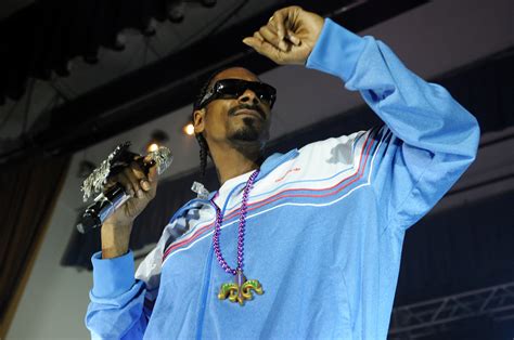 Snoop dogg) — американский рэпер, продюсер и актёр. File:Snoop Dogg 2, 2011.jpg - Wikimedia Commons
