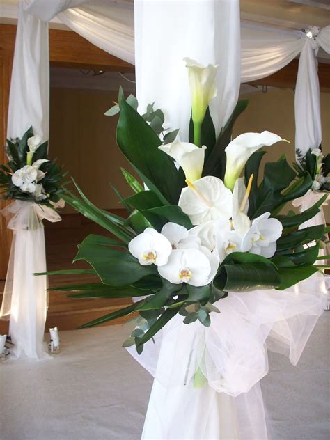 The price of wedding florists can vary greatly by region (and even by zip code). Mood Flowers: Wedding Ceremony Flowers