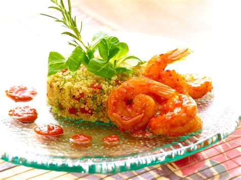 Jun 27, 2021 · camarones (plural) is the spanish word for shrimps, and diabla (female for diablo) translate in english to devil. Camarones a la Diabla con Ensalada de Quinoa - Recetas | Goya Foods