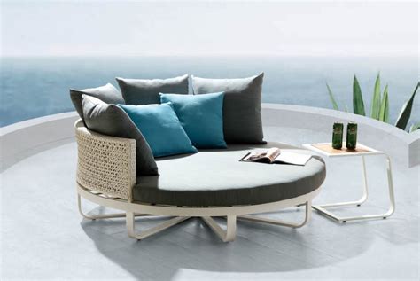 Orlando Modern Outdoor Large Round Chaise Lounge Daybed Icon Outdoor