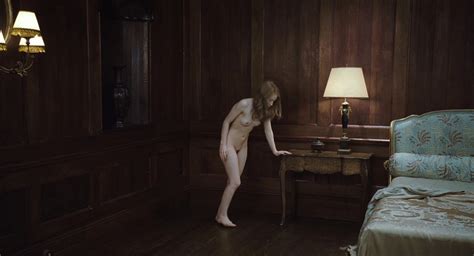 Emily Browning Nude Pics Página 7