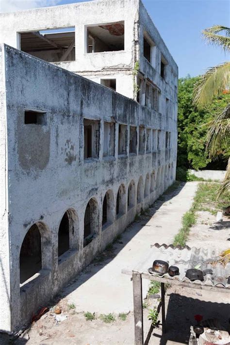 They soon multiplied, and by 2016 upwards of 40 lived in the area. The Abandoned Holiday Villas of the Pablo Escobar Empire