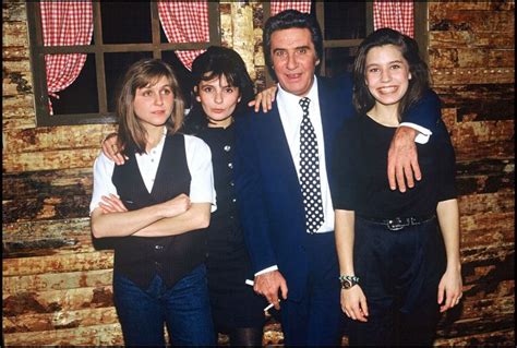 Le journaliste de 56 ans est un père de famille heureux et comblé aussi bien dans sa profession que dans sa vie de famille. Incendie mortel chez la fille de Gilbert Bécaud : Anne ...