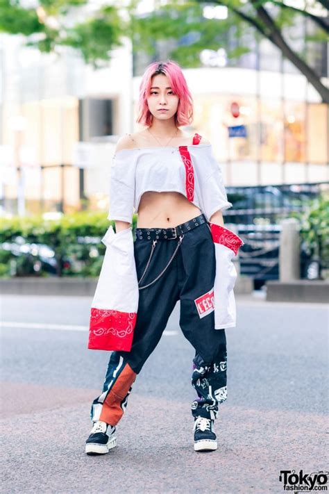 Tokyo Girl Streetwear Style W Pink Hair Crop Top And Cote Mer Graphic Print Pants Japan