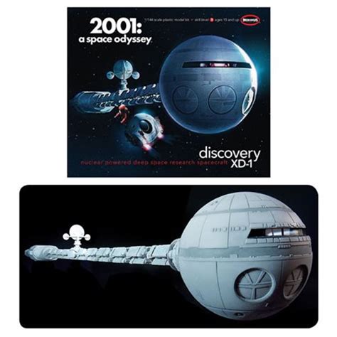2001 A Space Odyssey Discovery Spacecraft 1144 Scale Model Kit
