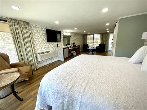 Deluxe Rooms & Suites | The Gillette | Motel in Gatlinburg TN