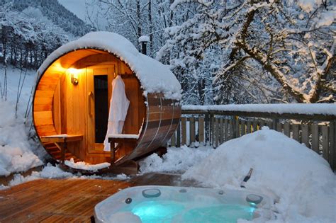 Panoramic view cedar barrel saunas by dundalk leisure craft if you are looking for a unique sauna experience then dundalk's outdoor cedar barrel saunas will surely excite you. Clear Cedar Barrel Saunas - Dundalk Leisure Craft