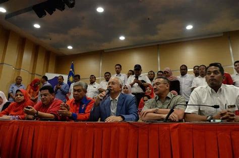 The prime minister of malaysia (malay: Malaysia's Prime Minister Bars Najib Razak From Leaving ...
