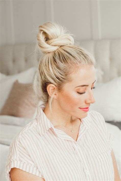 This video is not sponsored. 5 Ways To Do a Messy Bun | Bun hairstyles, Straight ...