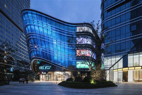 Which malaysian banks should you invest in? Hong Leong City Center | Aedas