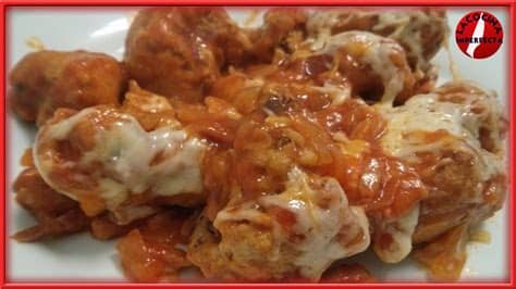 Pela 4 dientes de ajo, lamina y rehógalos en una cazuela grande con un chorrito de aceite. Coliflor al Horno con Tomate - YouTube