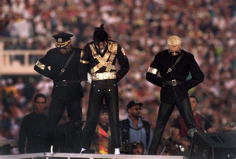 Бейонсе скопировала образ Майкла Джексона на Super Bowl Караван