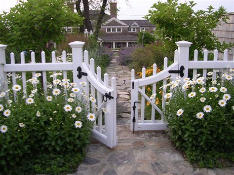 Terrific Picket Fence Ideas For Landscape Beach Design Ideas With