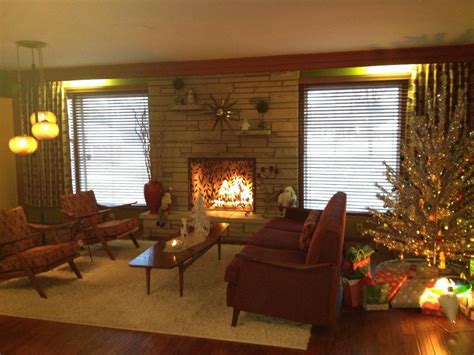 Mix the colours of a countryside christmas in pine green and holly red along with ditsy florals and traditional. Decorating a fireplace - 180+ photos from readers' homes ...