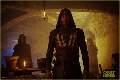 Photo Michael Fassbender Goes Shirtless For New Assassins Creed Still