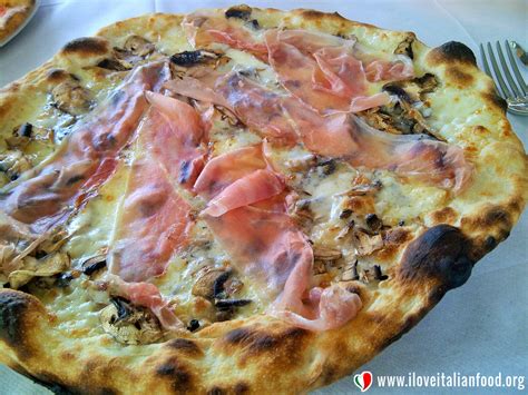 Pizza Speck, Funghi e Scamorza | Perfect pizza, I love pizza, Love pizza