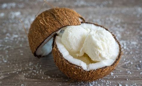 Sajian yang didominasi warna pink ini sangat fotogenic saat difoto. Buat Sendiri Ais Krim Kelapa Lemak Manis Di Rumah | Azhan.co