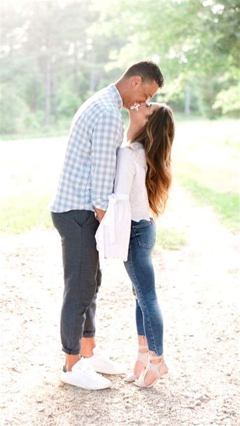 Casual But Detailed Engagement Photo Outfits Summer Engagement