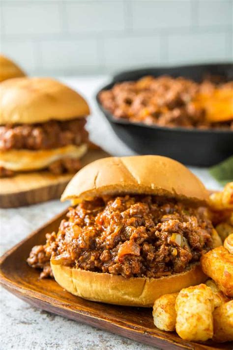 Made with simple ingredients including ground beef, onion, green bell pepper, ketchup, and tomato paste, these childhood favorite sloppy joes take just 30 minutes to make, freeze perfectly and are loved by all ages. Αρχική
