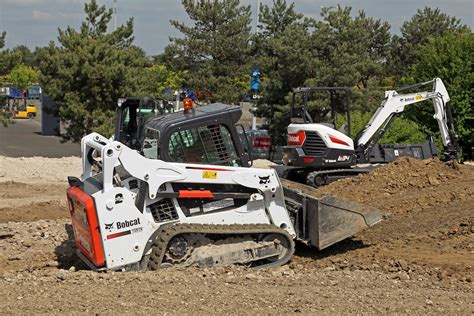 Key Differences Between A Skid Steer And Track Loader Equipment