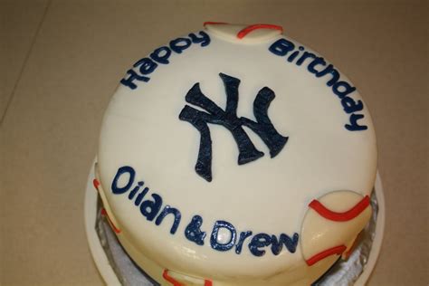 Two Sweet Bakery Fondant Yankees Cake
