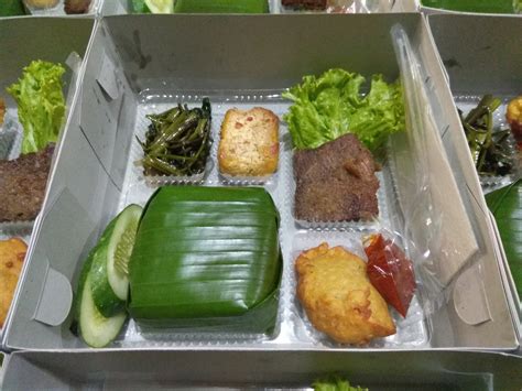 Dihalaman ini anda akan melihat contoh undangan pernikahan untuk kotak nasi yang ! Foto Nasi Box - WARUNG MAKAN DAN CATERING "WARUNG Q-NENG"