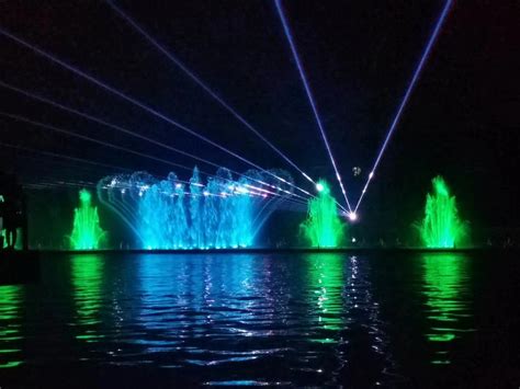 Charming Lighted Lake Floating Music Dancing Fountain With Light Show