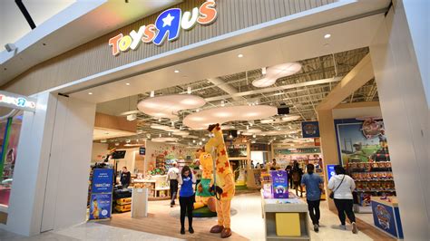 Toys R Us Opens Countrys First New Store In Paramus Nj