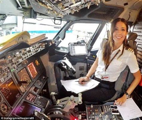 Female Pilot For Turkey S Pegasus Airlines Becomes Internet Sensation