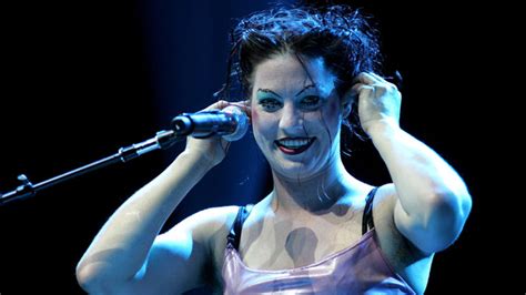 Amanda mackinnon gaiman palmer (born april 30, 1976) is an american singer, songwriter, musician, and performance artist who is the lead vocalist, pianist, and lyricist of the duo the dresden dolls. Singer Amanda Palmer Raises Record-Breaking $379K in ...