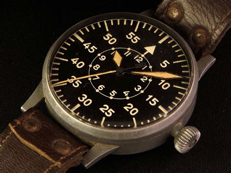 Dezember 2020 und wir haben 12:31 uhr. The History of the Pilot Watch Part Five: B-Uhr - Monochrome Watches