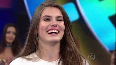 Vídeo Show Camila Queiroz se emociona com depoimento do pai Globoplay
