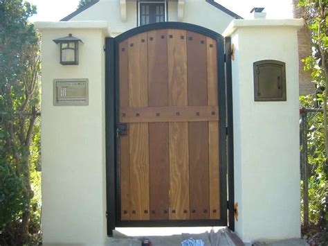 Amazing Wooden Gate Ideas To See More Visit 👇 In 2020 Wooden Side