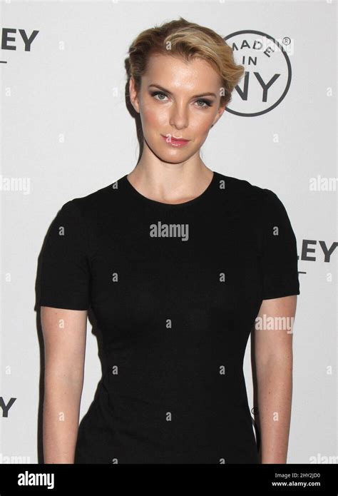 Betty Gilpin Attending A Photocall For Nurse Jackie Held At The Paley Center For Media In New