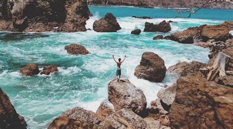 Namun, meski begitu pantai karang bolong memiliki daya tarik tersendiri. Telepon Pantai Karang Bolong : 40 Tempat Wisata di Kebumen ...