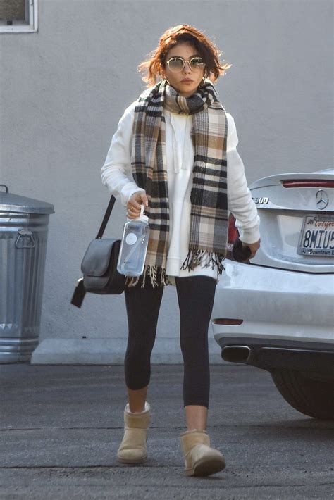 Sarah Hyland Clothes And Outfits Page Star Style Celebrity Fashion