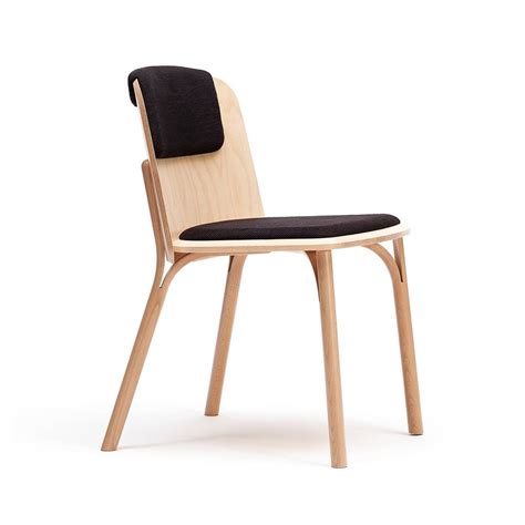 Czech furniture brand ton presents upholstered chairs based on the shapes of leaves, created by italian designer alexander gufler, during milan design week. TON Chair Split verhoiltu tuoli - Edella