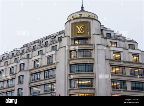 Louis Vuitton Flagship Store 101 Avenue Champs Elysées Paris Francia