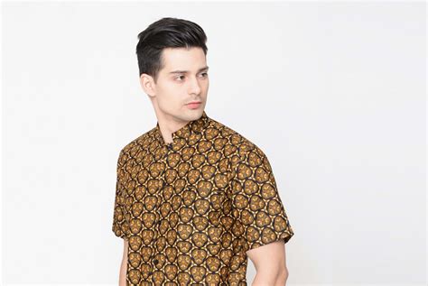 10 Baju Batik Pria Terbaru Dengan Model Terkini Yang Bagus 2024