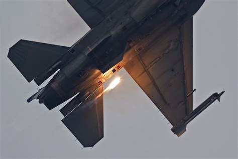 This Cool Image Shows What An F 16 Flare Cartridge Looks Like Moments