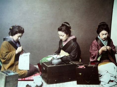 42 Amazing Colorized Pictures That Show Everyday Life Of Japan In The
